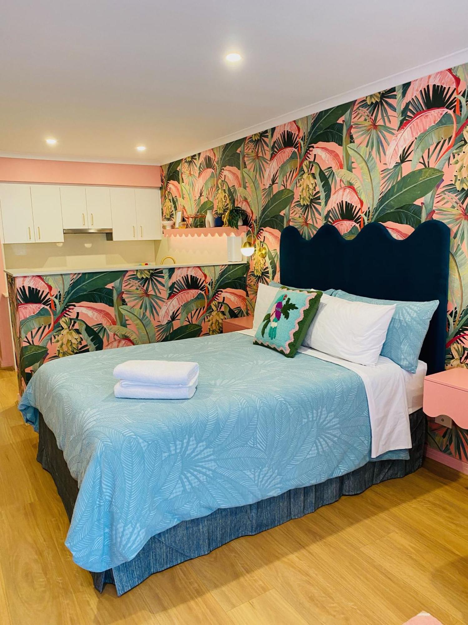 Manly Vibes - Fabulous Design With Gym, Sauna, Streaming, Right Opposite Wharf & Apartment *