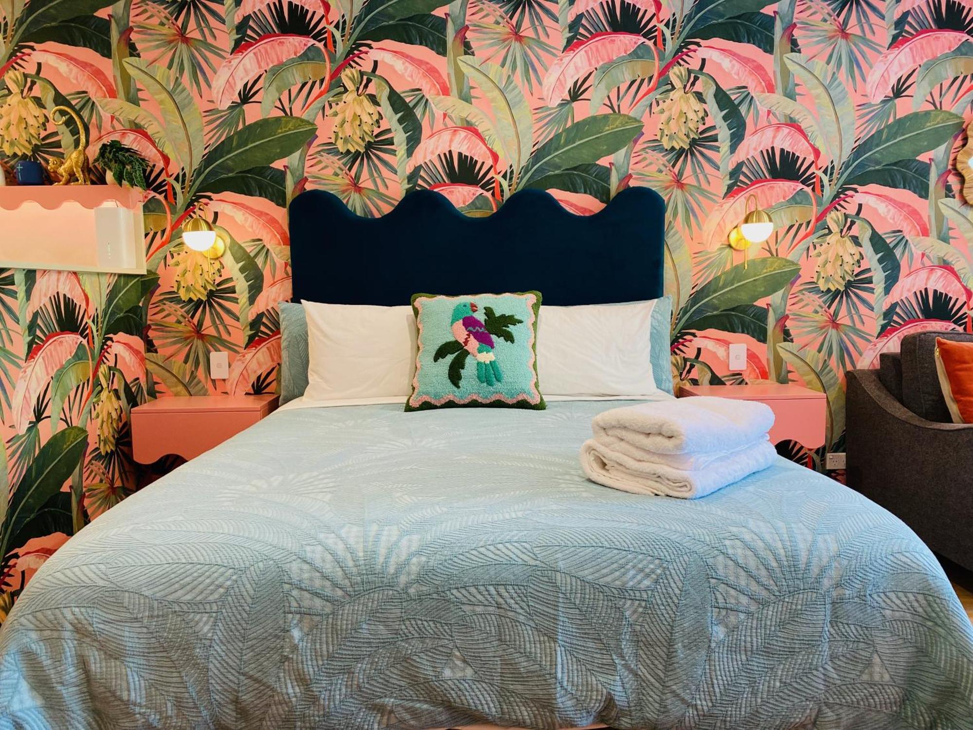 Manly Vibes - Fabulous Design With Gym, Sauna, Streaming, Right Opposite Wharf & Apartment