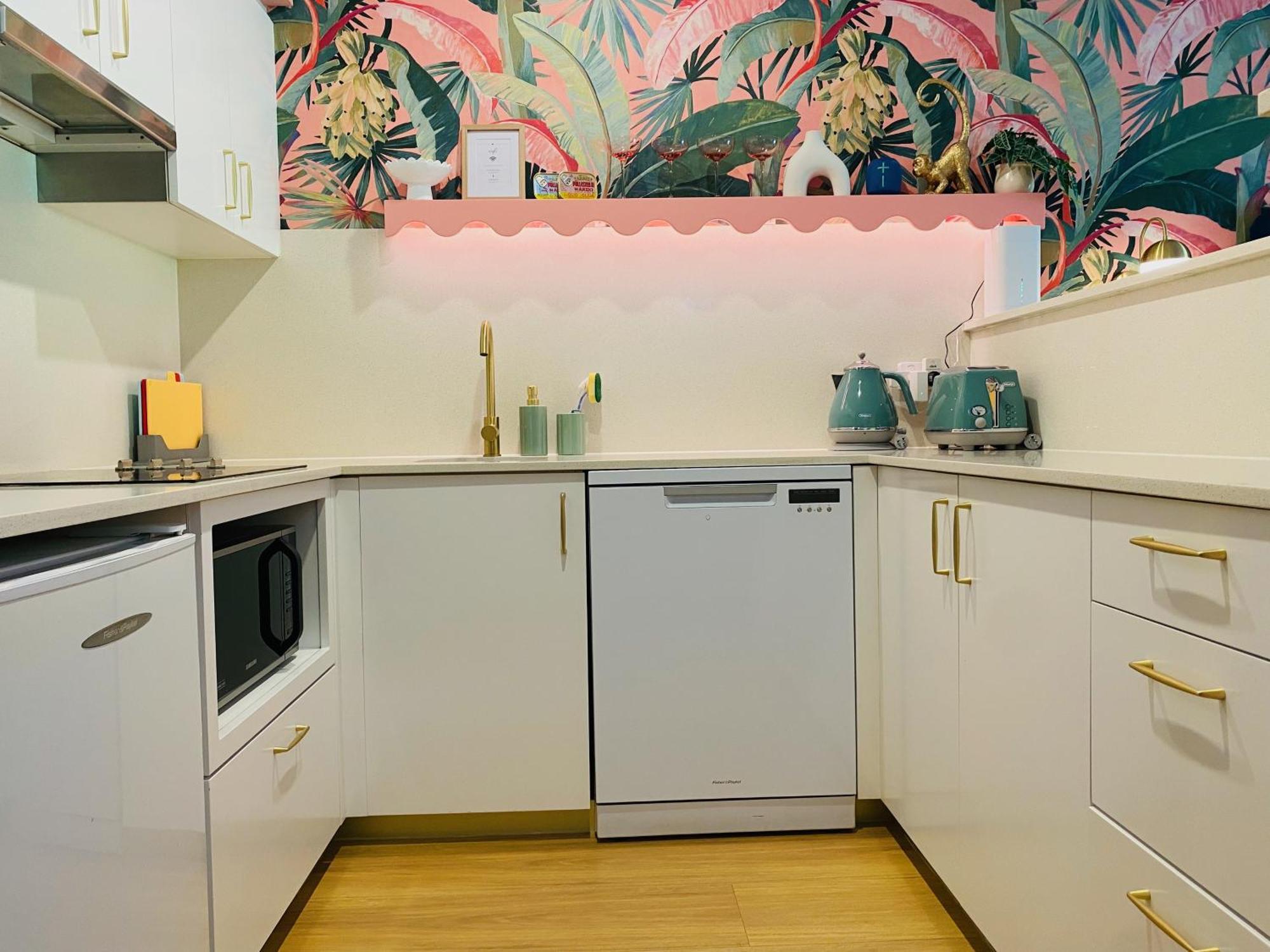 Manly Vibes - Fabulous Design With Gym, Sauna, Streaming, Right Opposite Wharf & Apartment